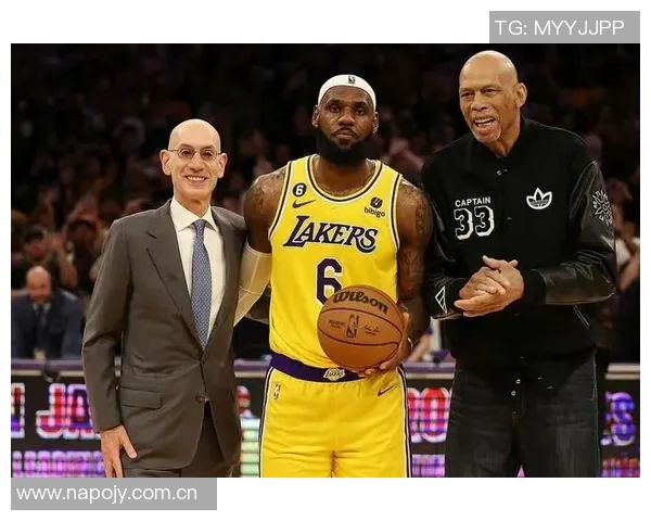 约什阿奇姆彭分享詹姆斯训练习惯与库库幽默风采的趣闻故事