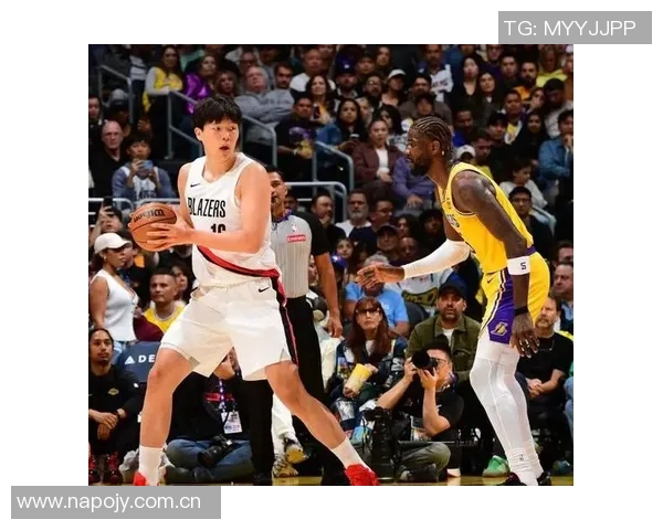 开拓者球迷嘉年华对抗赛黑队险胜白队杨瀚森队友夏普荣膺MVP称号