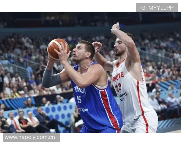 约基奇半场状态火热5投4中轻松斩获14分5篮板2助攻