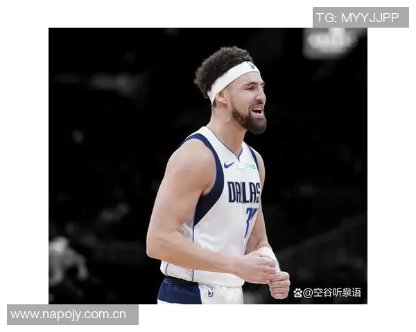 克莱替补首节表现出色5分钟内贡献5分2板1助1断展现冷静实力